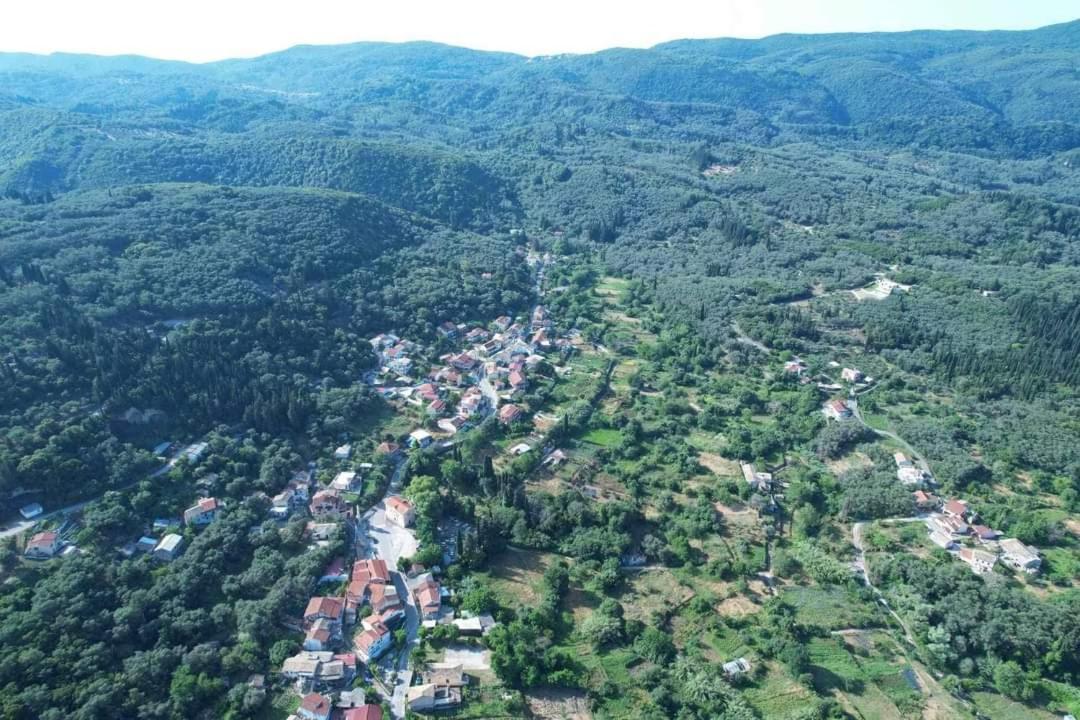 Affittacamere Harry'S Retreat Klimatia Esterno foto