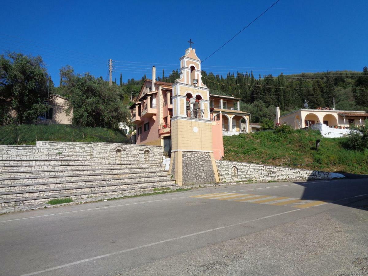 Affittacamere Harry'S Retreat Klimatia Esterno foto