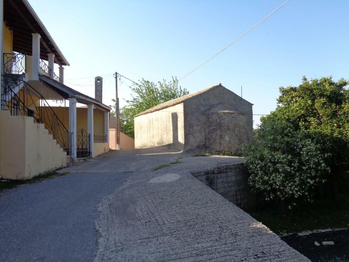 Affittacamere Harry'S Retreat Klimatia Esterno foto