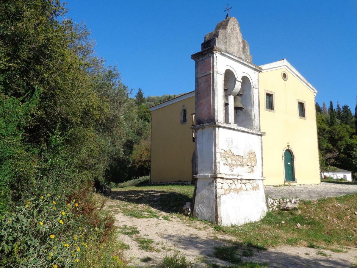 Affittacamere Harry'S Retreat Klimatia Esterno foto
