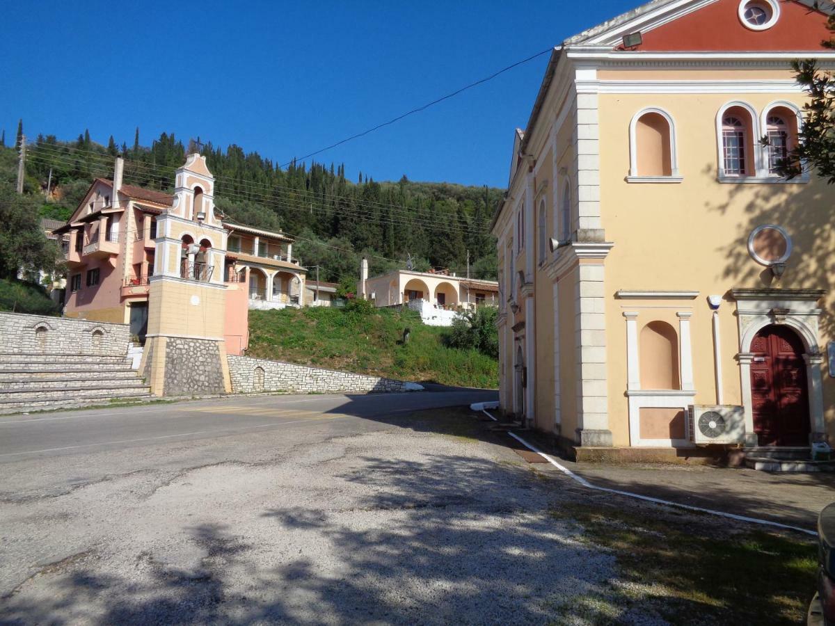 Affittacamere Harry'S Retreat Klimatia Esterno foto