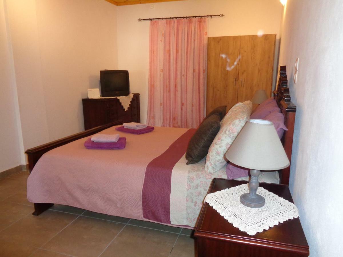 Affittacamere Harry'S Retreat Klimatia Esterno foto