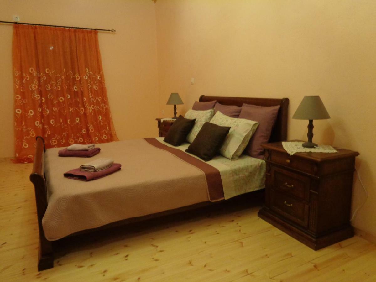 Affittacamere Harry'S Retreat Klimatia Esterno foto