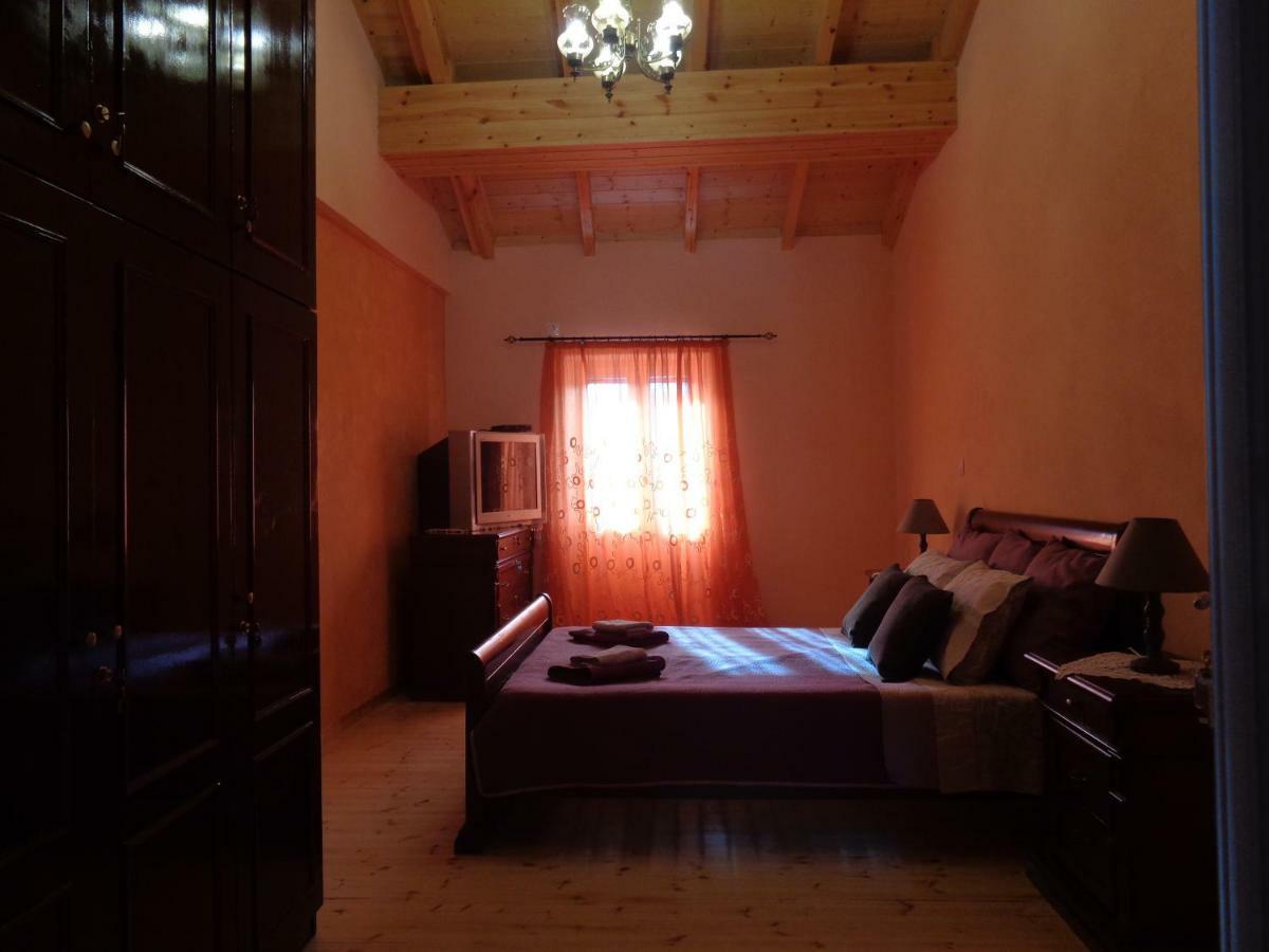Affittacamere Harry'S Retreat Klimatia Esterno foto