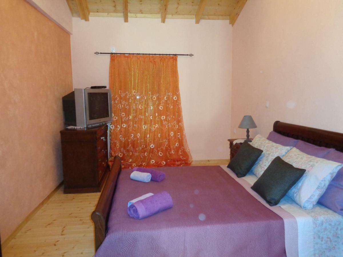 Affittacamere Harry'S Retreat Klimatia Esterno foto
