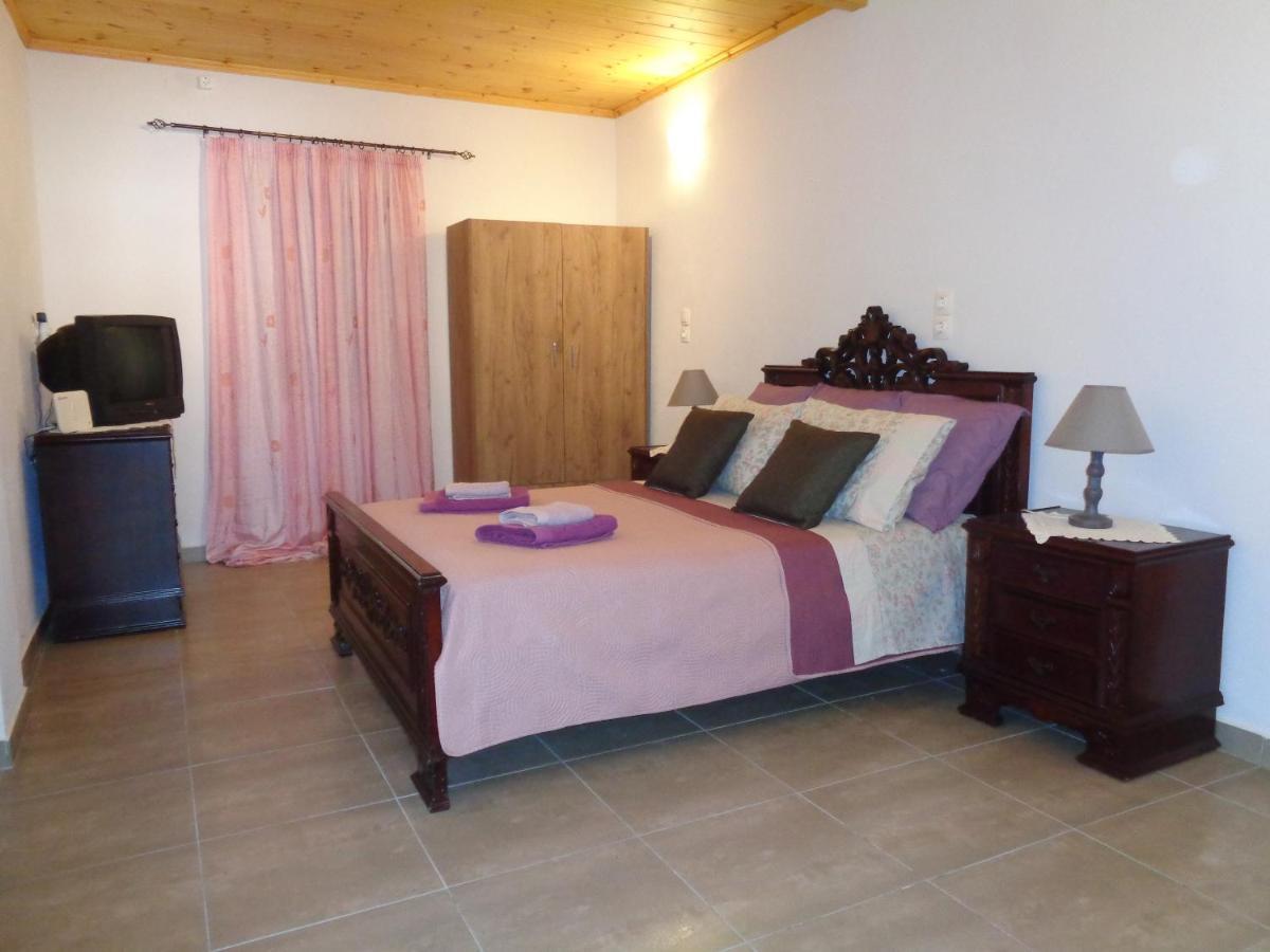 Affittacamere Harry'S Retreat Klimatia Esterno foto