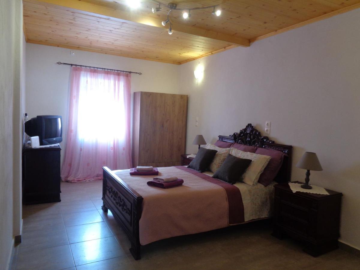 Affittacamere Harry'S Retreat Klimatia Esterno foto